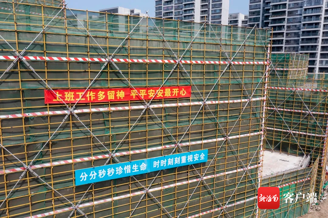 车间悬挂标语(车间悬挂标识牌的管理规定图片)