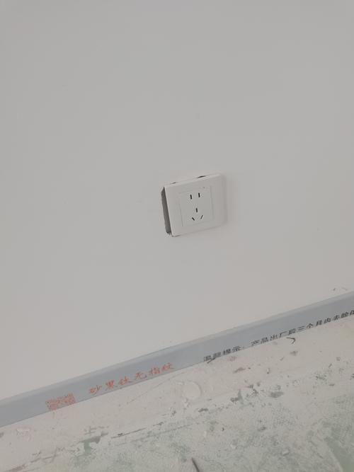 插座距地面高度不低于-插座最低离地面多少？