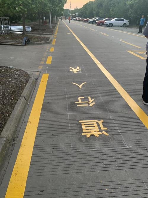 厂区标识线-工厂地面警示逃生线如何粘贴？